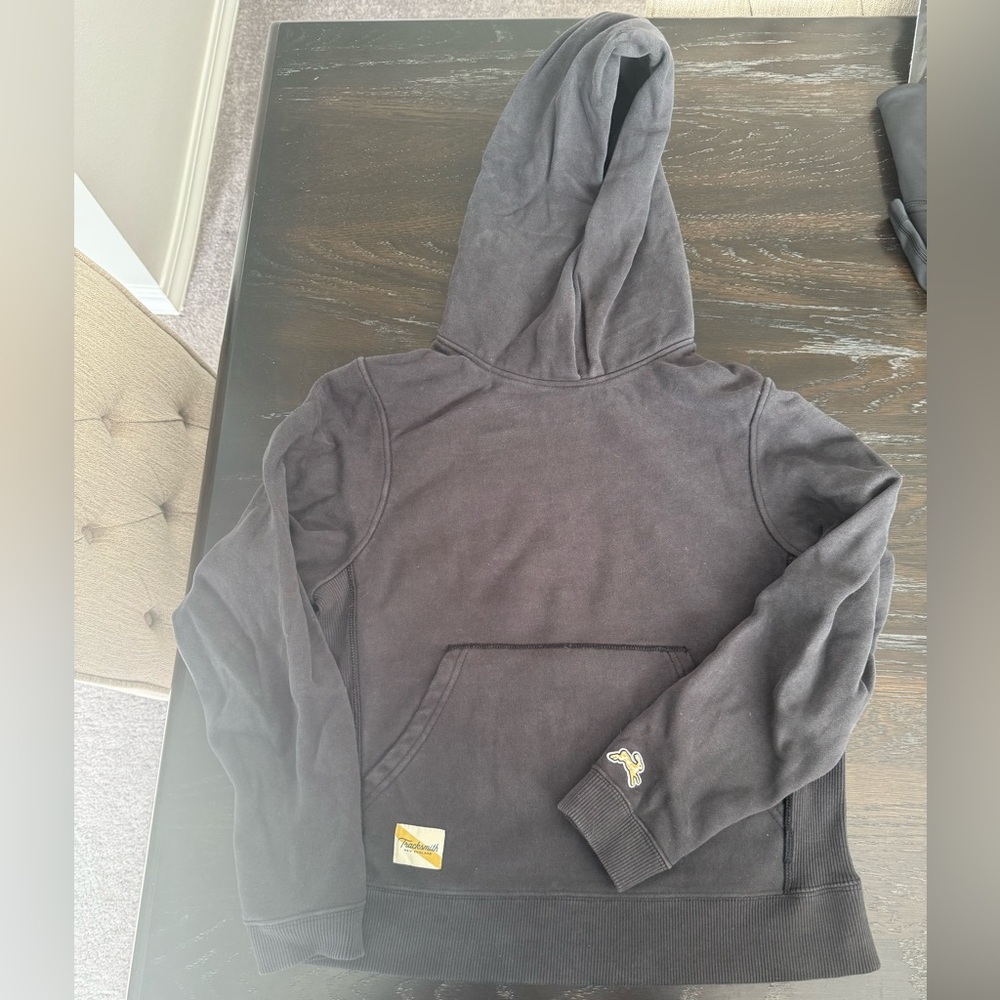 Tracksmith trackhouse hooded sweatshirt size small